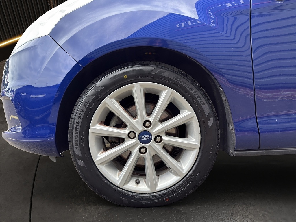 Ford B-Max 1.0 Ecoboost Zetec 5Dr- With Rear Parking Sensors Silver #25