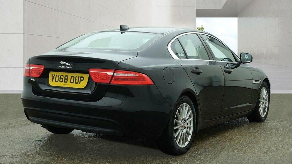 Jaguar XE 2.0D Prestige Euro 6 Ss Black #4