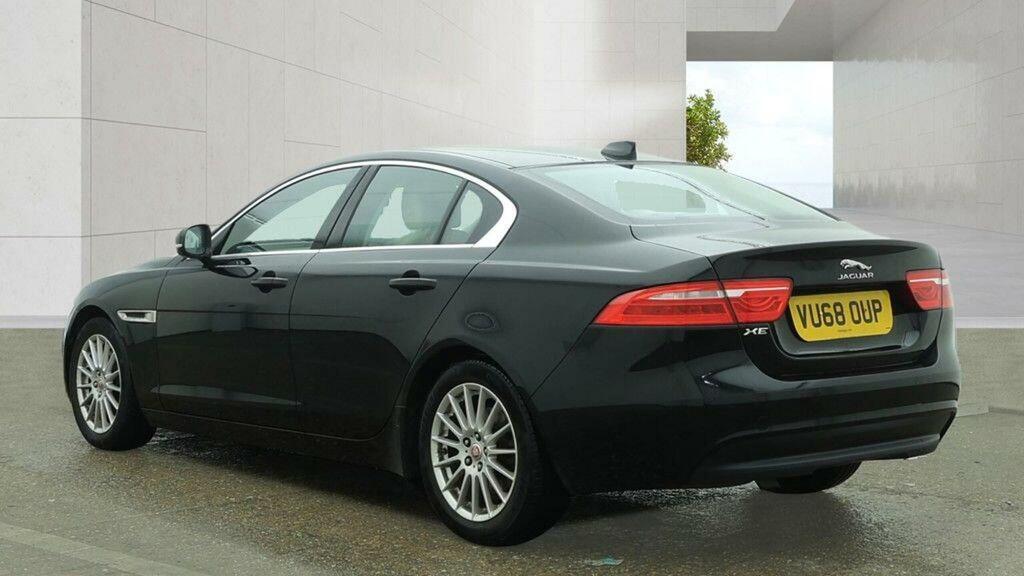 Jaguar XE 2.0D Prestige Euro 6 Ss Black #3
