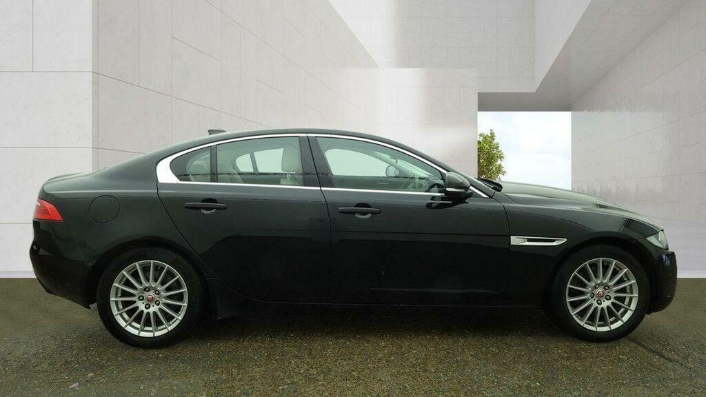 Jaguar XE 2.0D Prestige Euro 6 Ss Black #5