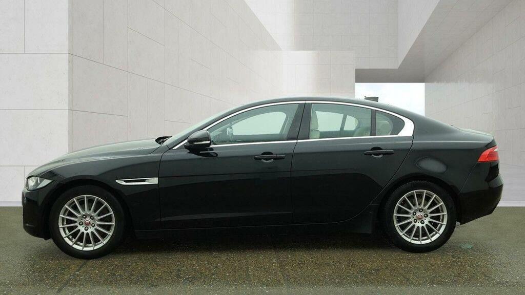Jaguar XE 2.0D Prestige Euro 6 Ss Black #6