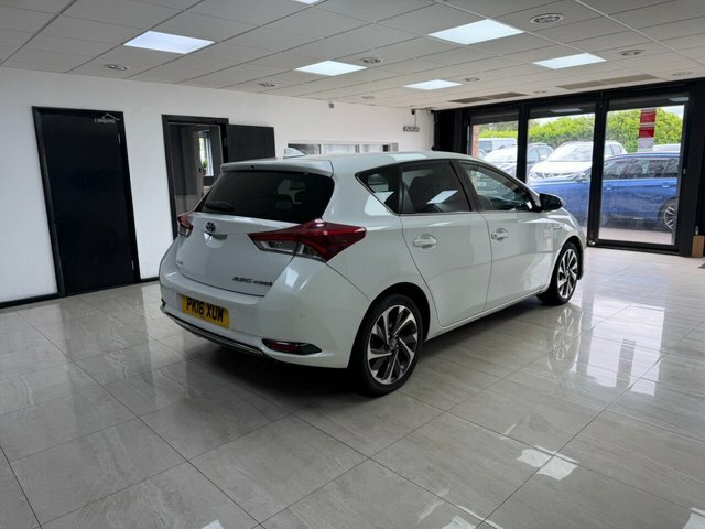 Toyota Auris 2016 1.8 Vvt-h Design Hatchback Hybrid PK16XUM White #3