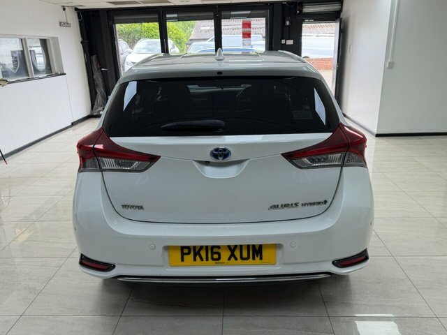 Toyota Auris 2016 1.8 Vvt-h Design Hatchback Hybrid PK16XUM White #4