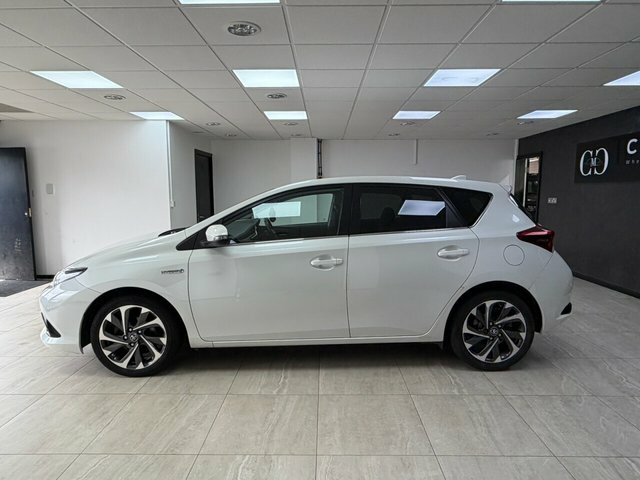 Toyota Auris 2016 1.8 Vvt-h Design Hatchback Hybrid PK16XUM White #6