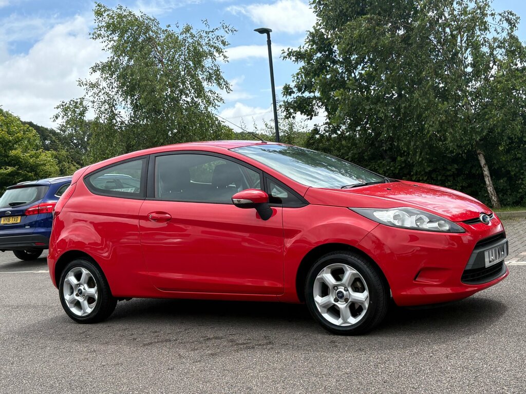 Ford Fiesta 1.25 Edge Hatchback 129 Gkm, 8 Red