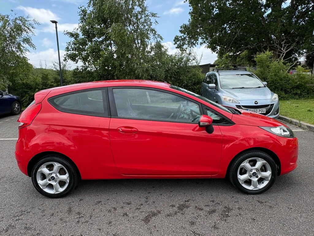 Ford Fiesta 1.25 Edge Hatchback 129 Gkm, 8 LL11NYM Red #4