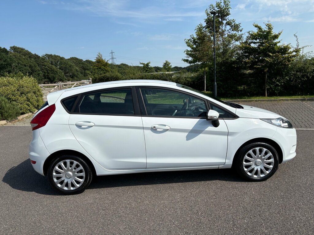 Ford Fiesta 1.4 Tdci Dpf Style Hatchback 10 White #5