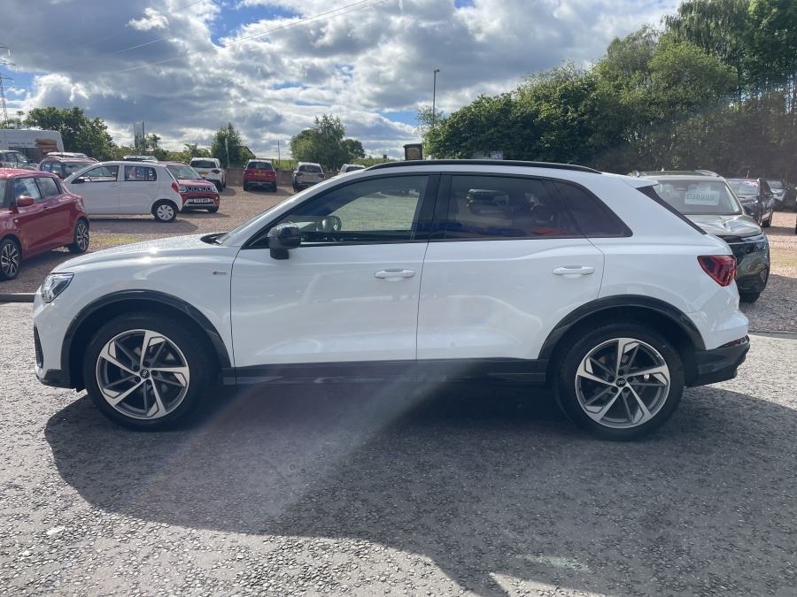 Audi Q3 35 Tfsi Black Edition SW72PSX White #4