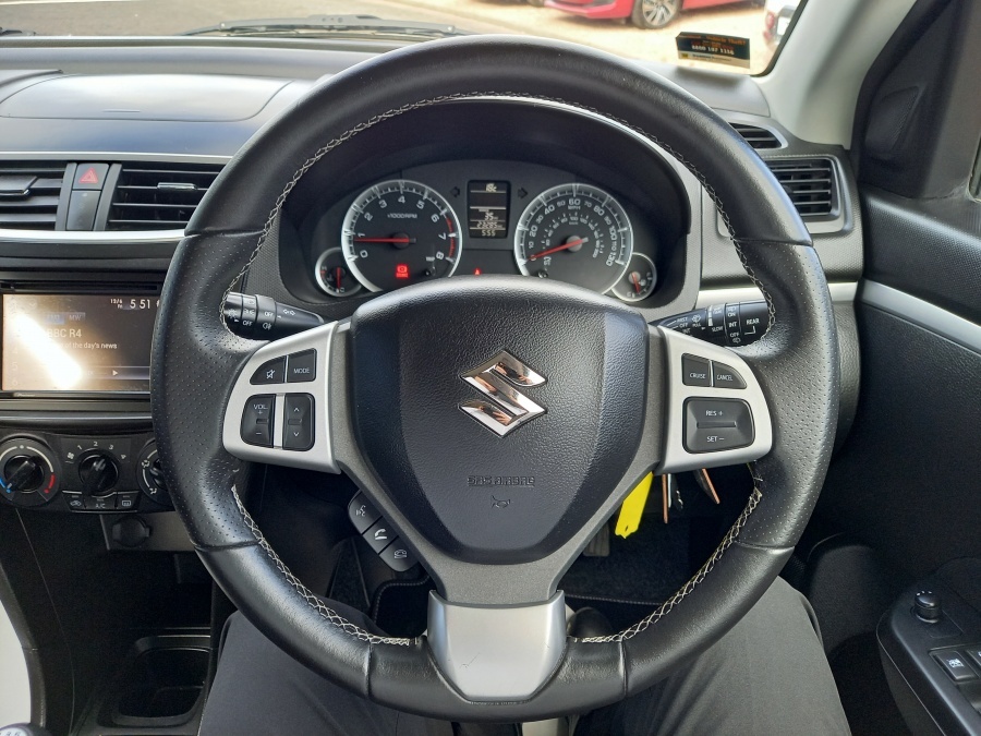 Suzuki Swift Sz4 Dualjet White #18