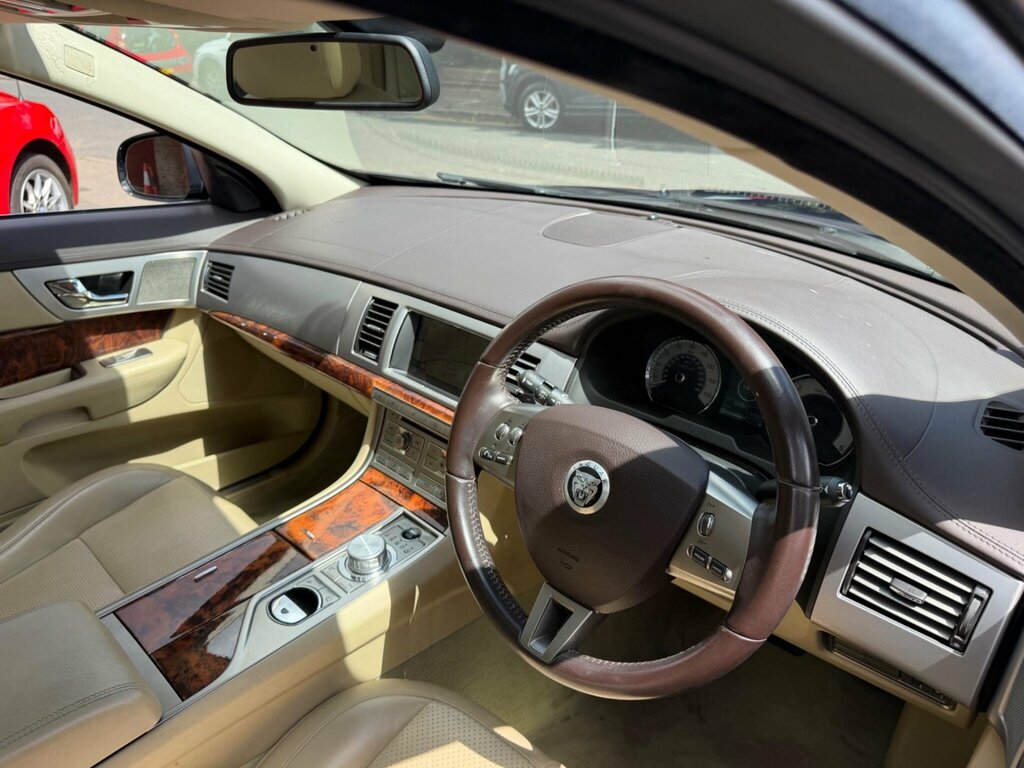 Jaguar XF 3.0D S V6 Portfolio Grey #11