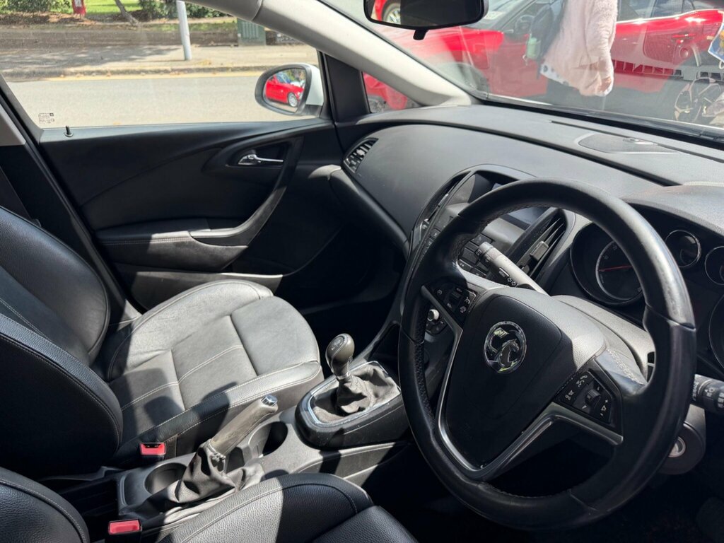 Vauxhall Astra 1.6I Limited Edition Euro 6 White