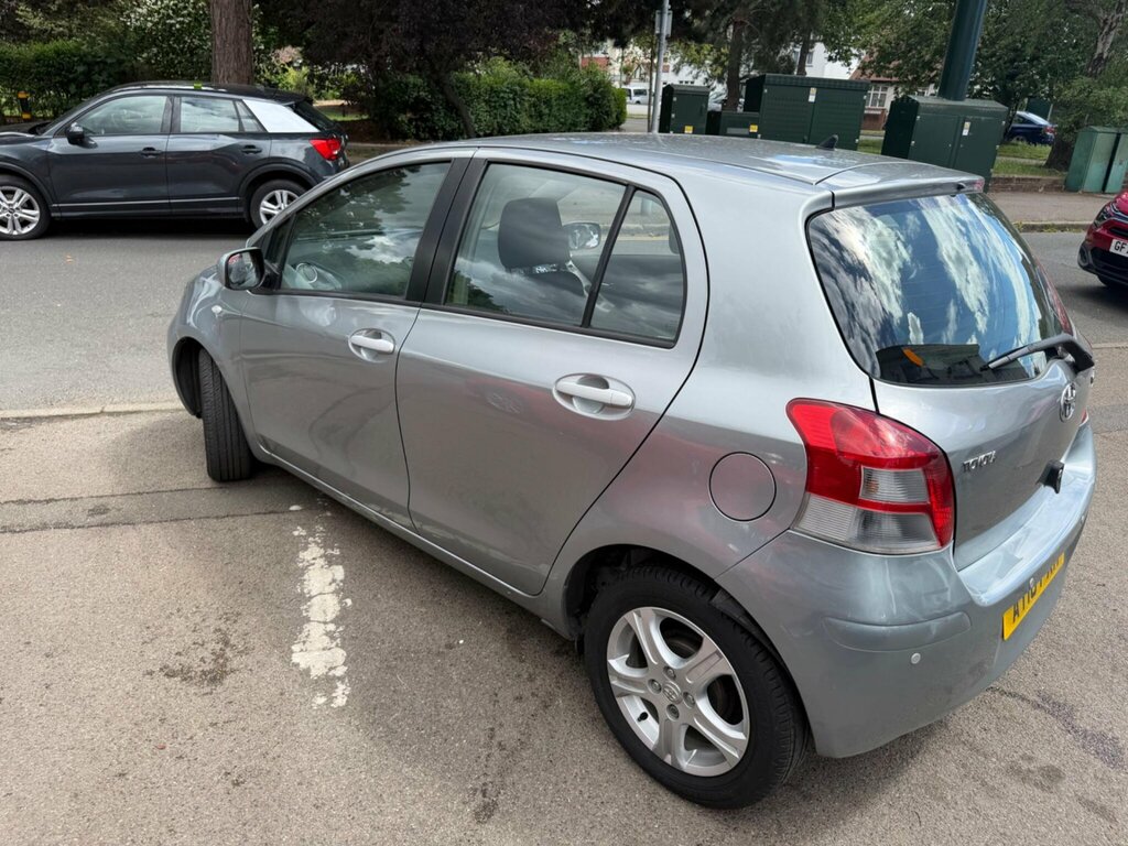 Toyota Yaris Hatchback White #3