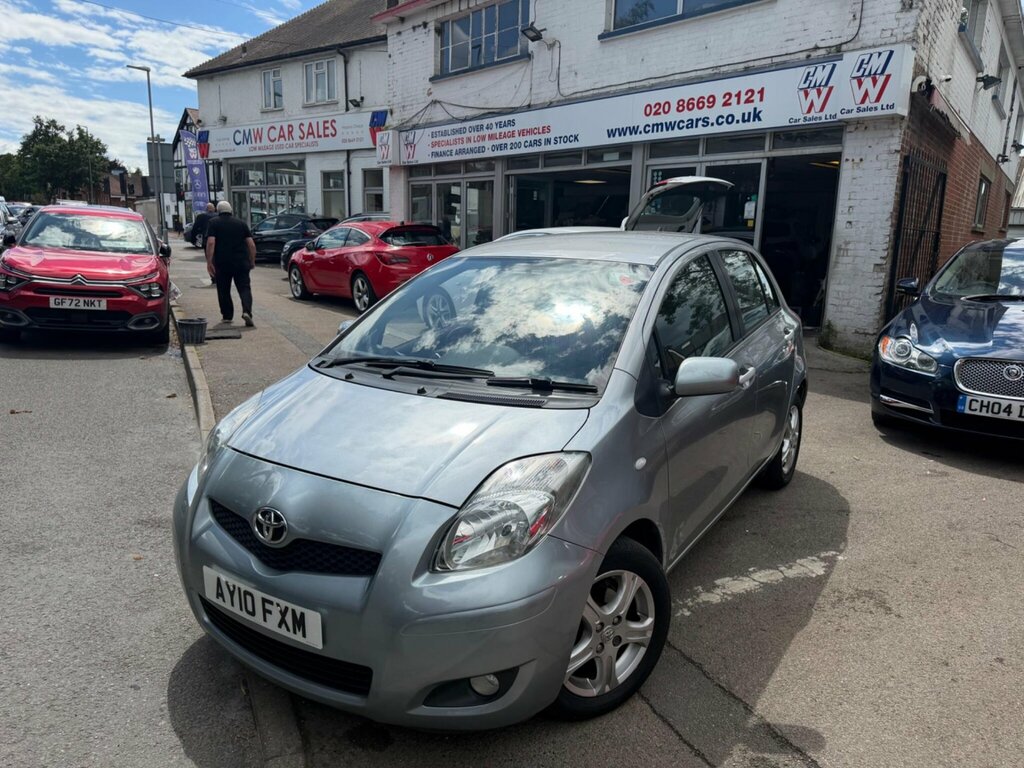 Toyota Yaris Hatchback White #1