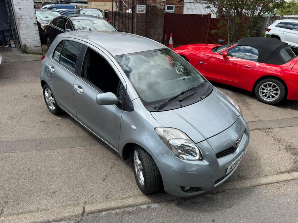 Toyota Yaris Hatchback White #7
