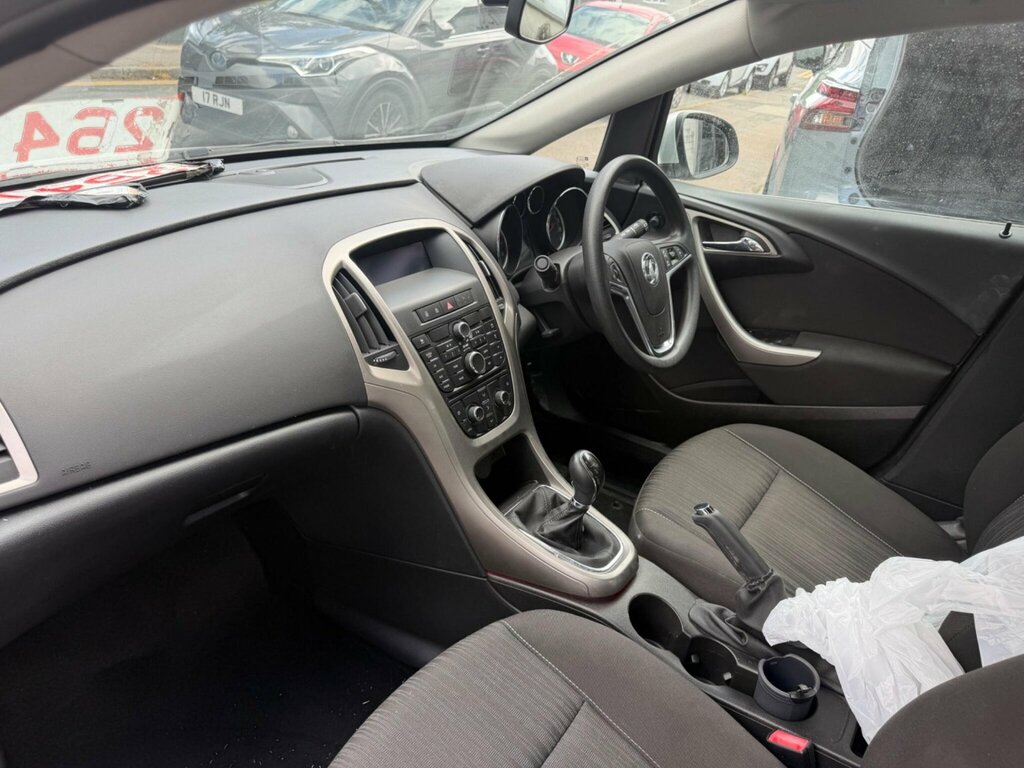 Vauxhall Astra Hatchback Black #8