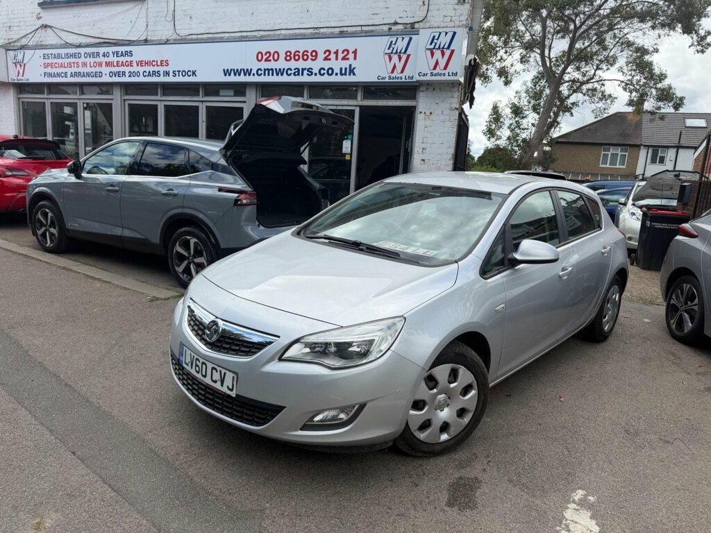 Vauxhall Astra Hatchback Black #1