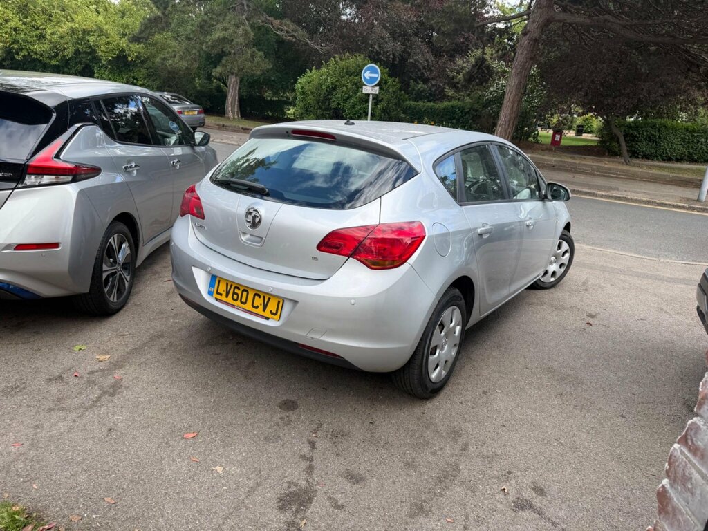 Vauxhall Astra Hatchback Black #4