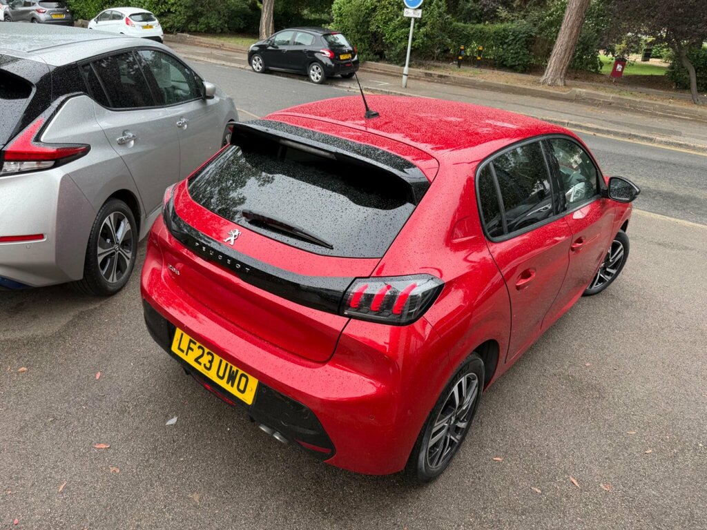 Peugeot 208 1.2 Puretech Allure Premium Eat Euro 6 Ss Red #4