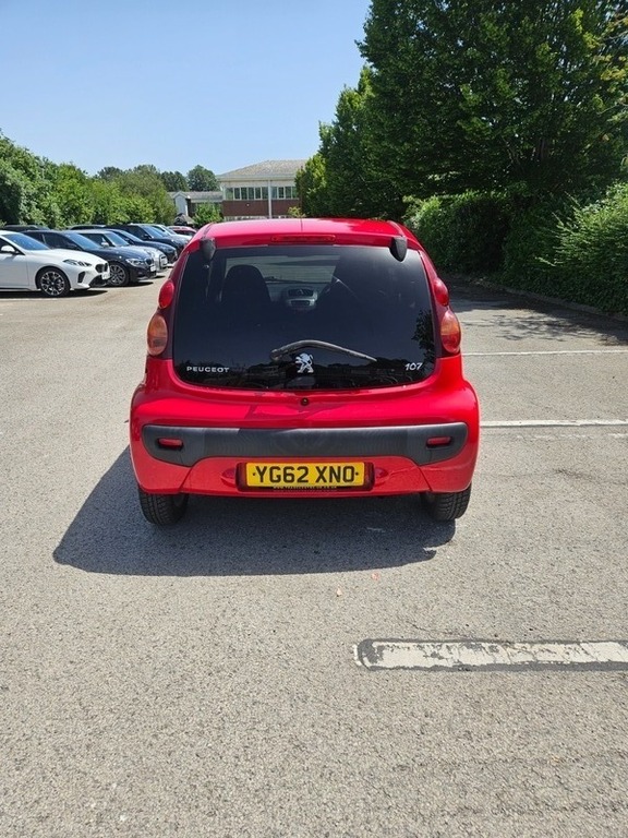 Peugeot 107 Allure Red #5