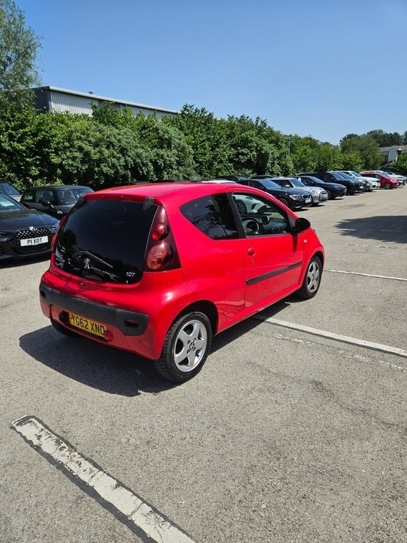 Peugeot 107 Allure Red #4