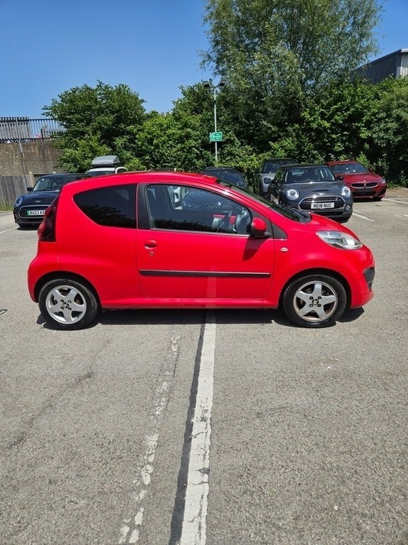 Peugeot 107 Allure Red #3