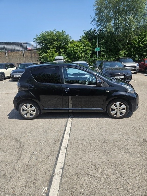 Toyota Aygo Vvt-i Fire Black #2