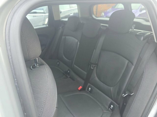 Mini Clubman 1.5 Cooper Black Pack 6Dr White #10