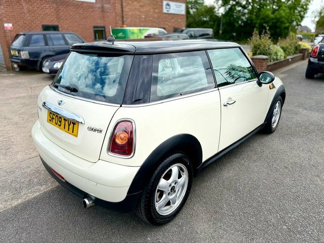 Mini Hatch 1.4 First White #3