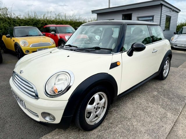 Mini Hatch 1.4 First White #2