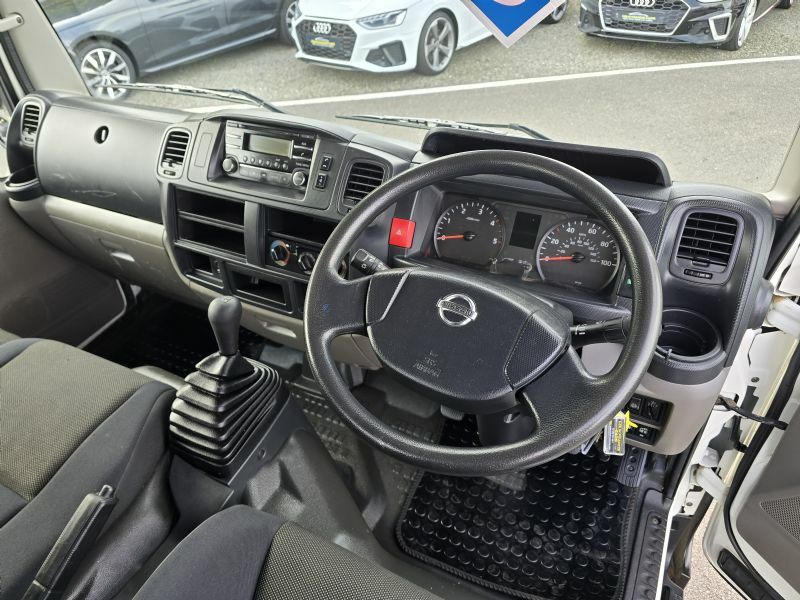Nissan NT400 3.0 Dci White #8