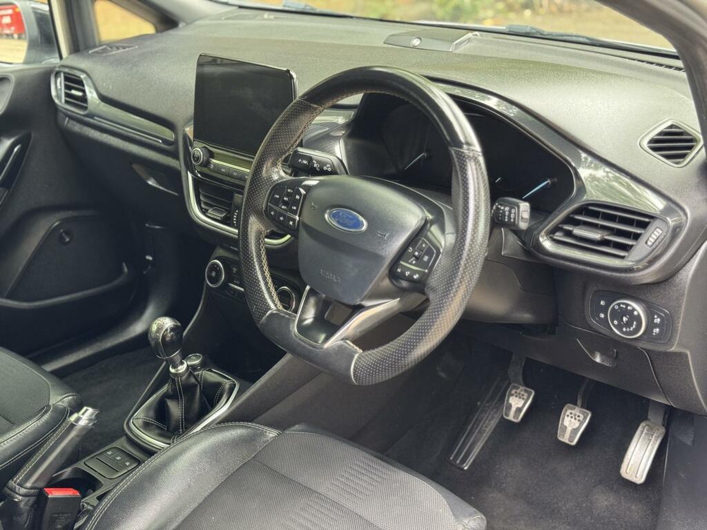 Ford Fiesta St-line X YS67UMD Silver