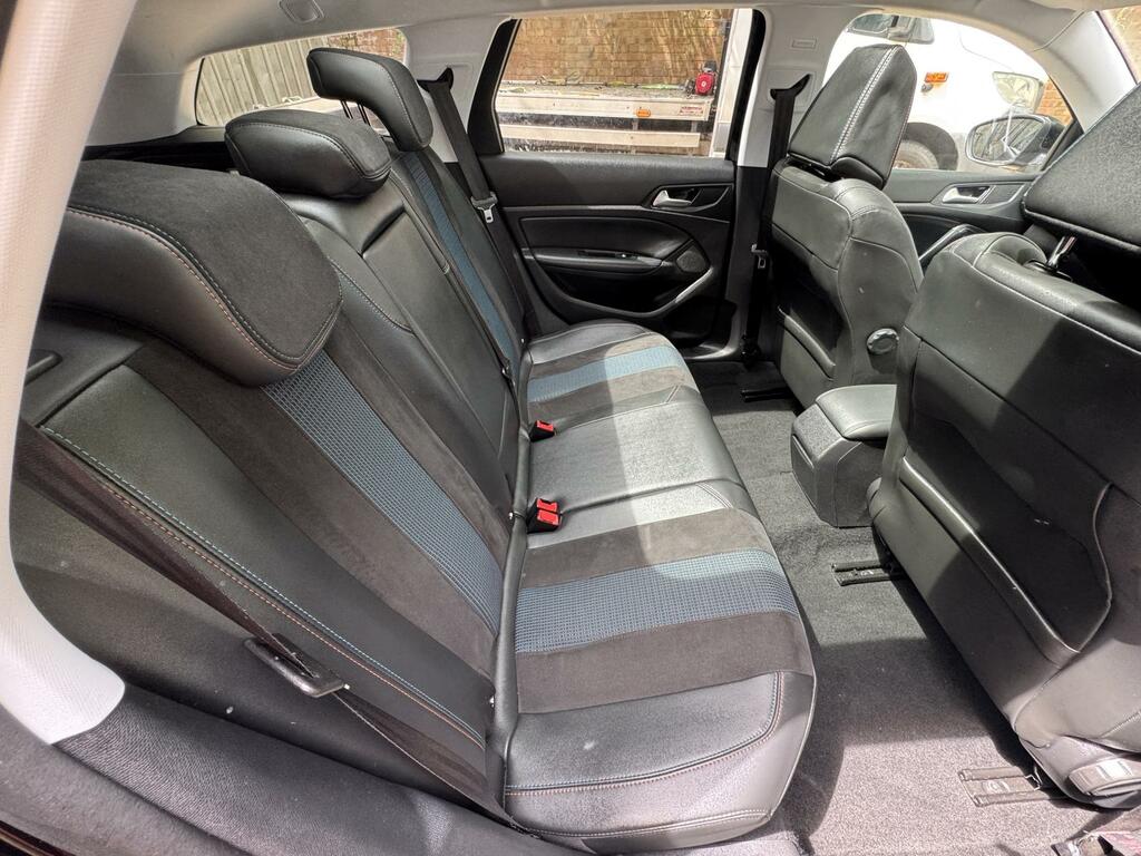 Peugeot 308 SW Puretech Active White #27