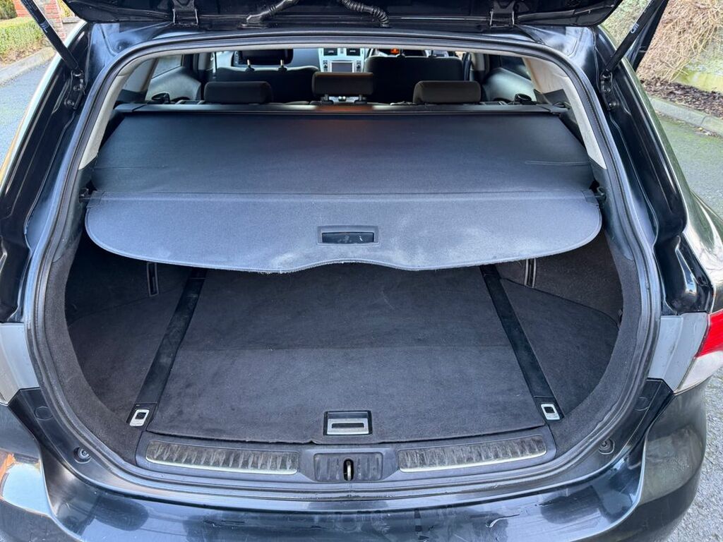 Toyota Avensis 2L D-4d Active Grey #15