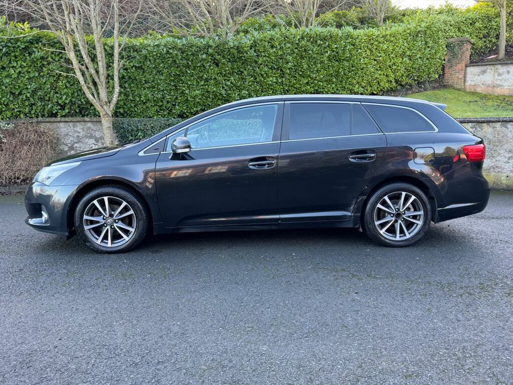 Toyota Avensis 2.0 D4d Icon Estate Black #3