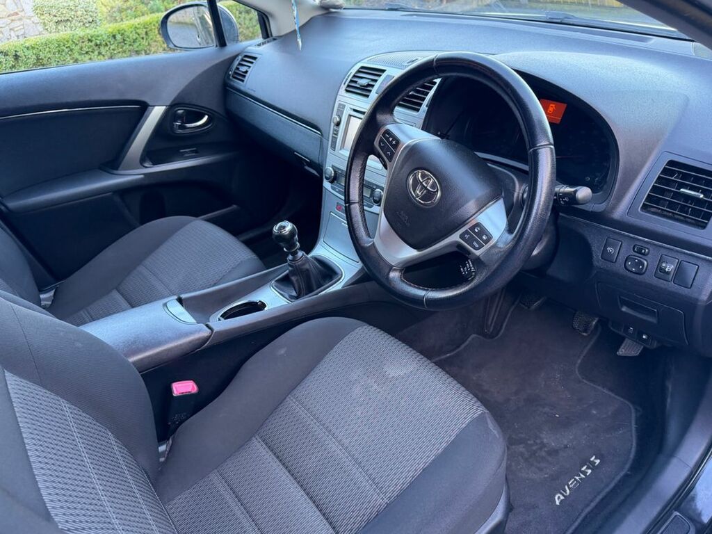 Toyota Avensis 2L D-4d Active Grey #11