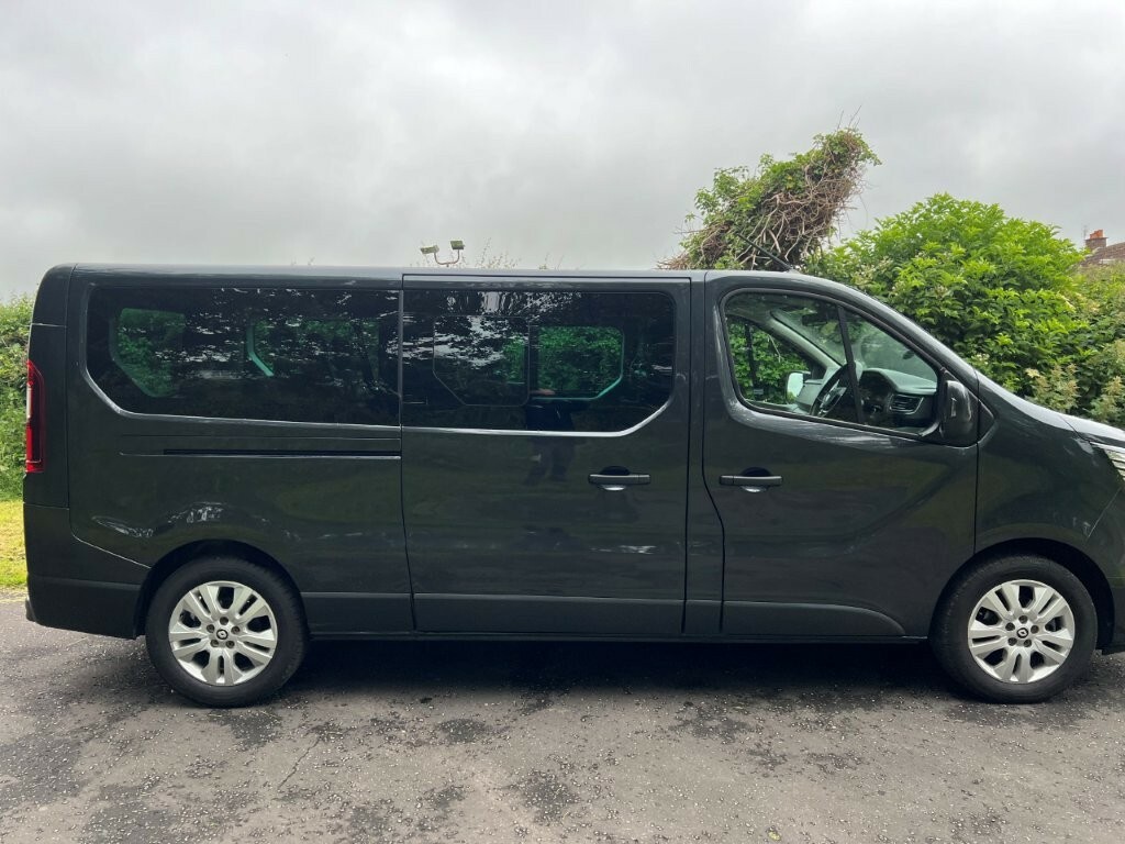 Renault Trafic 2.0 Dci Ll30 Extra People Carrier 170 Edc L2h1 Grey #2