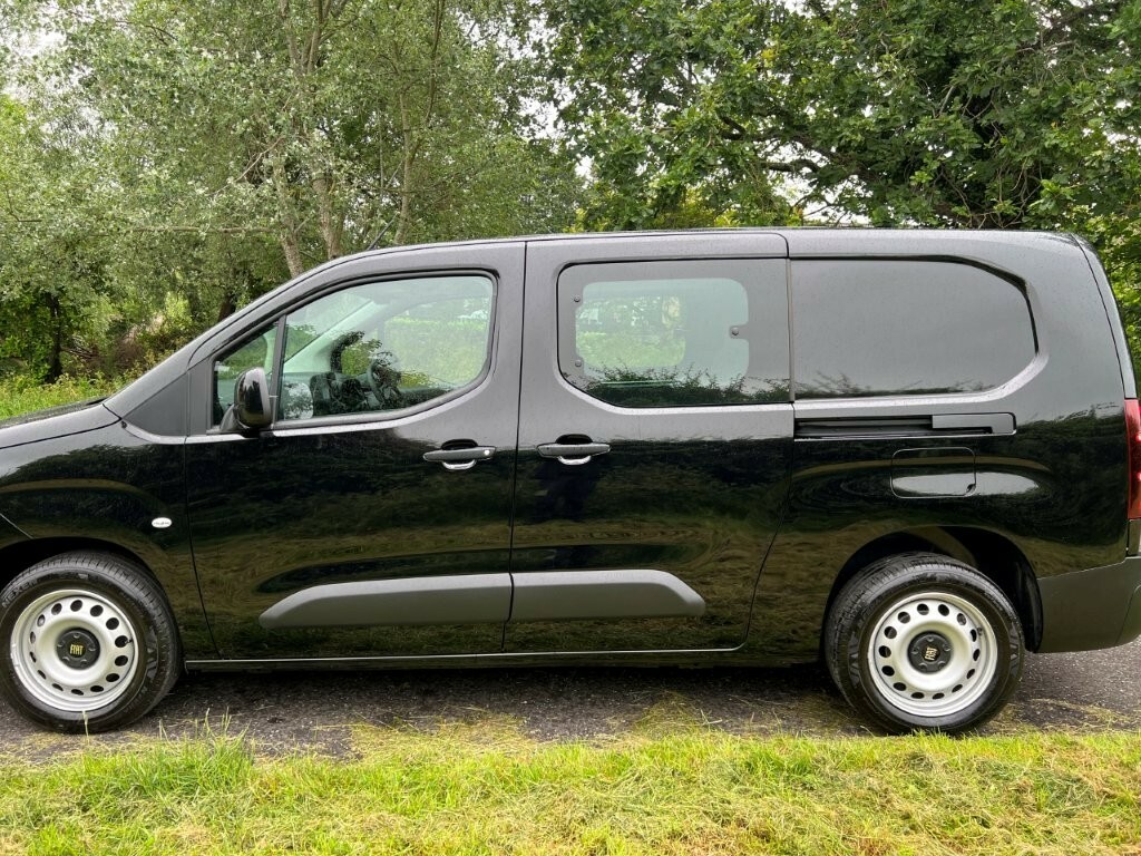 Fiat Doblo 1.5 Multijet3 1000Kg Combi Double Cab 100 L2 5 Black #6