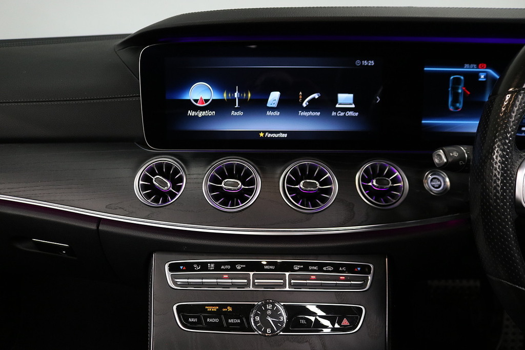 Mercedes-Benz E Class E220d Amg Line Premium Plus 9G-tronic Green #29