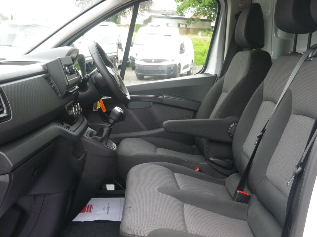 Renault Trafic Panel Van 2.0 Sl28 Blue Dci 130 Business Panel Van HN23JVM White #6