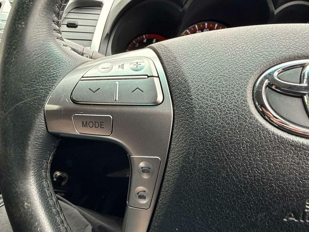 Toyota HILUX Active 4X4 D-4d Sc White #30