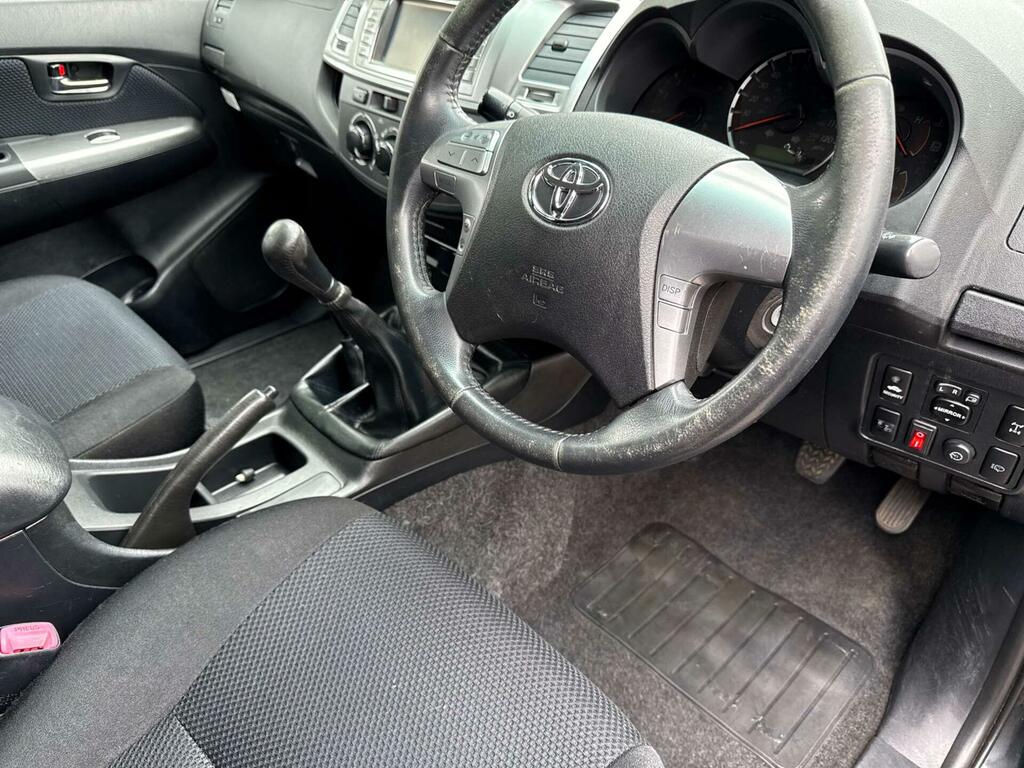 Toyota HILUX Active 4X4 D-4d Sc White #15