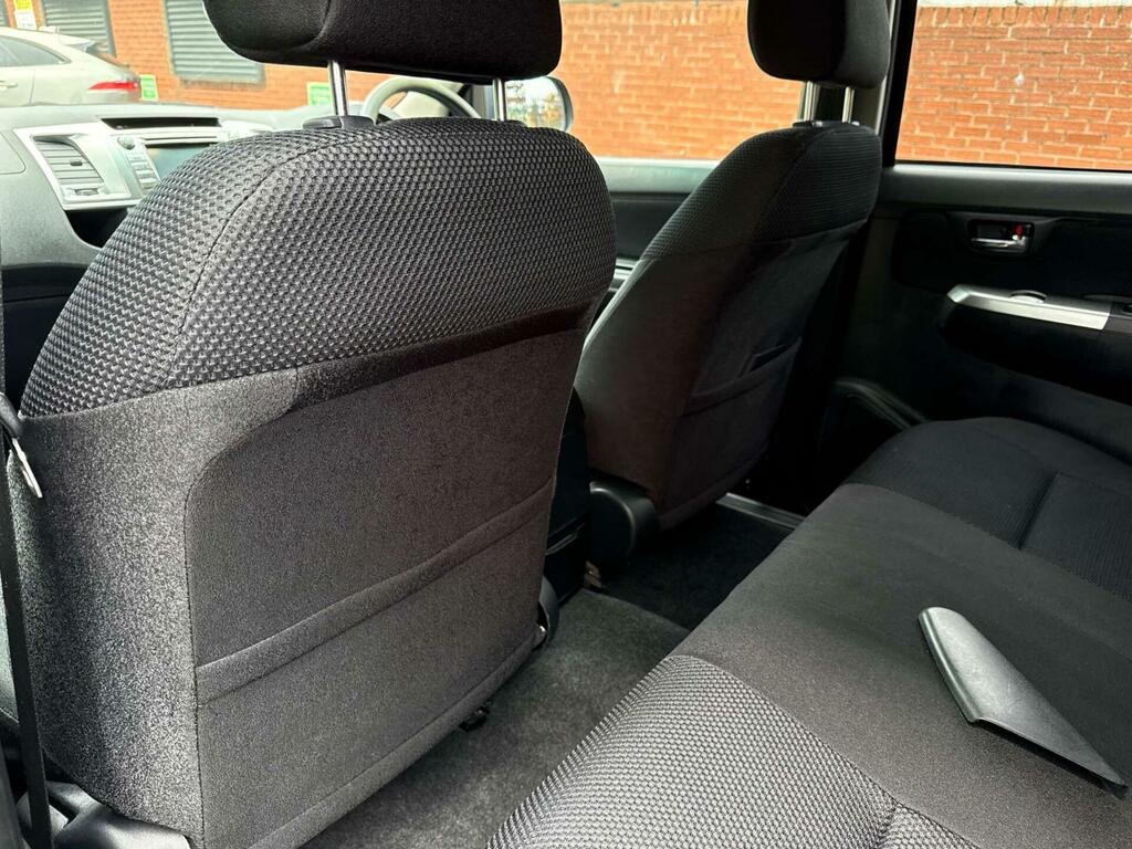 Toyota HILUX Active 4X4 D-4d Sc White #21