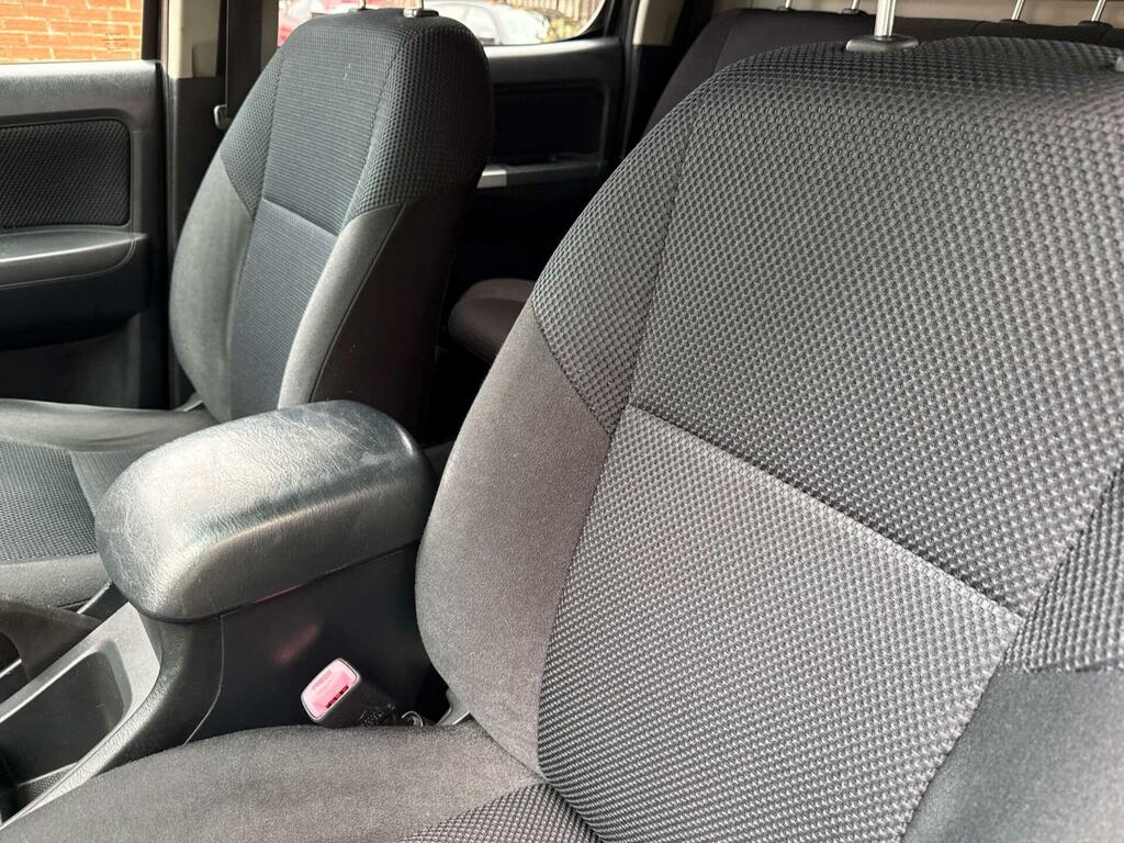 Toyota HILUX Active 4X4 D-4d Sc White #18
