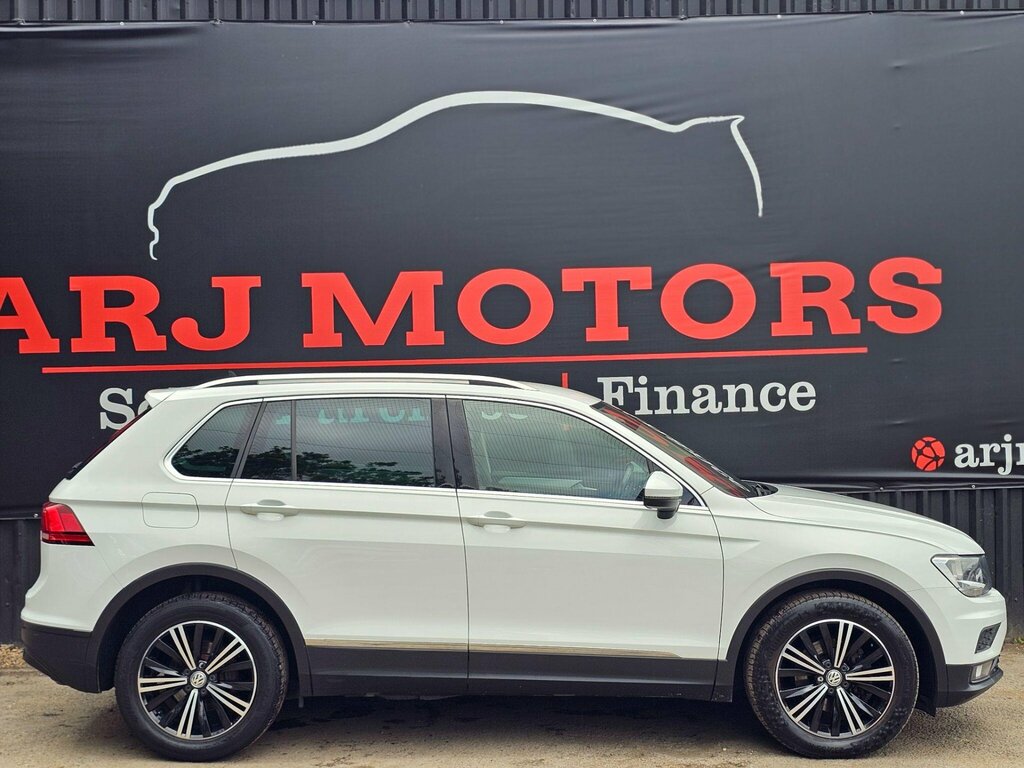 Volkswagen Tiguan Se Navigation Red #8