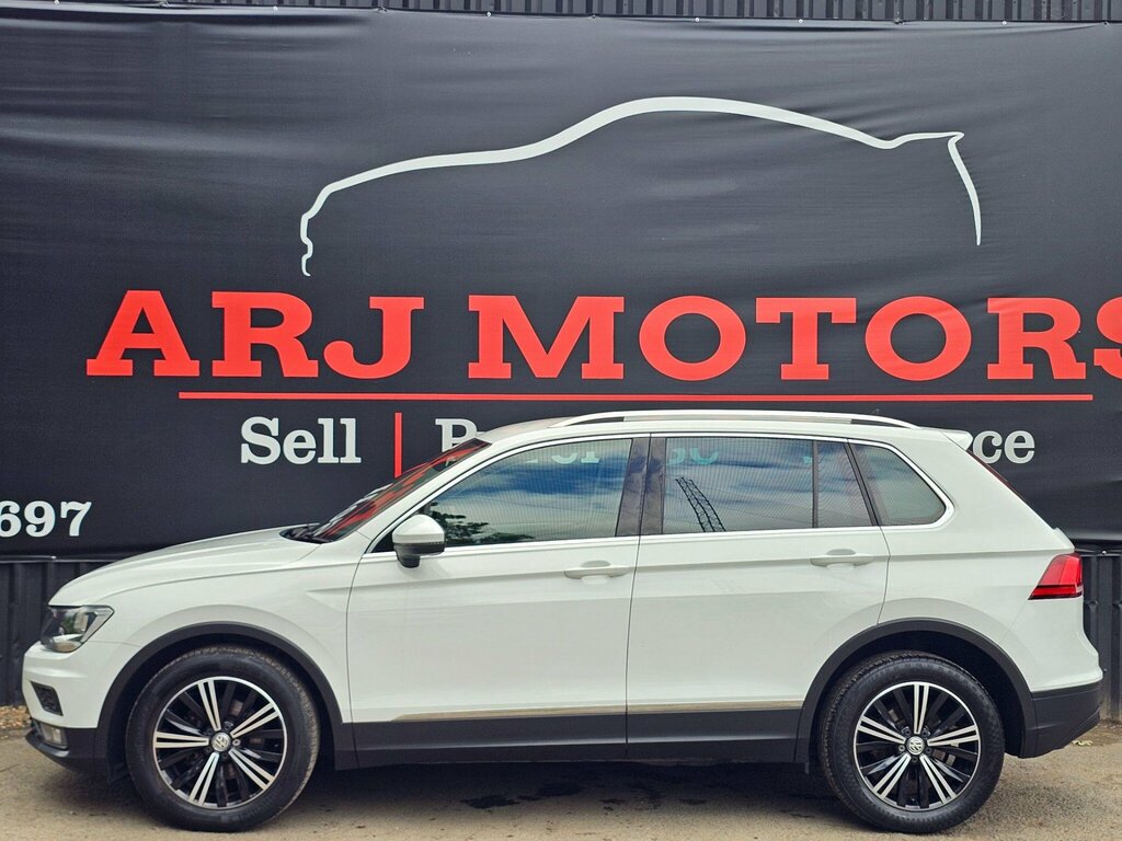 Volkswagen Tiguan Se Navigation Red #9