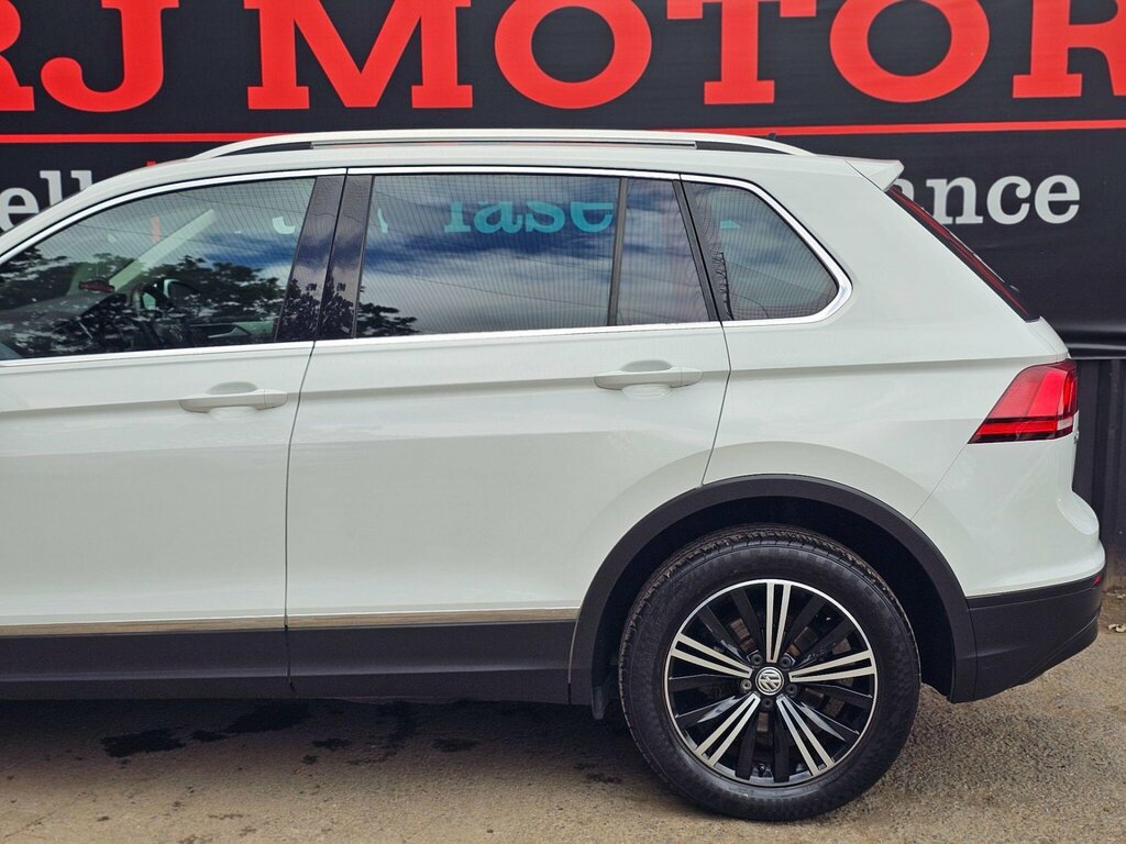Volkswagen Tiguan Se Navigation Red #33