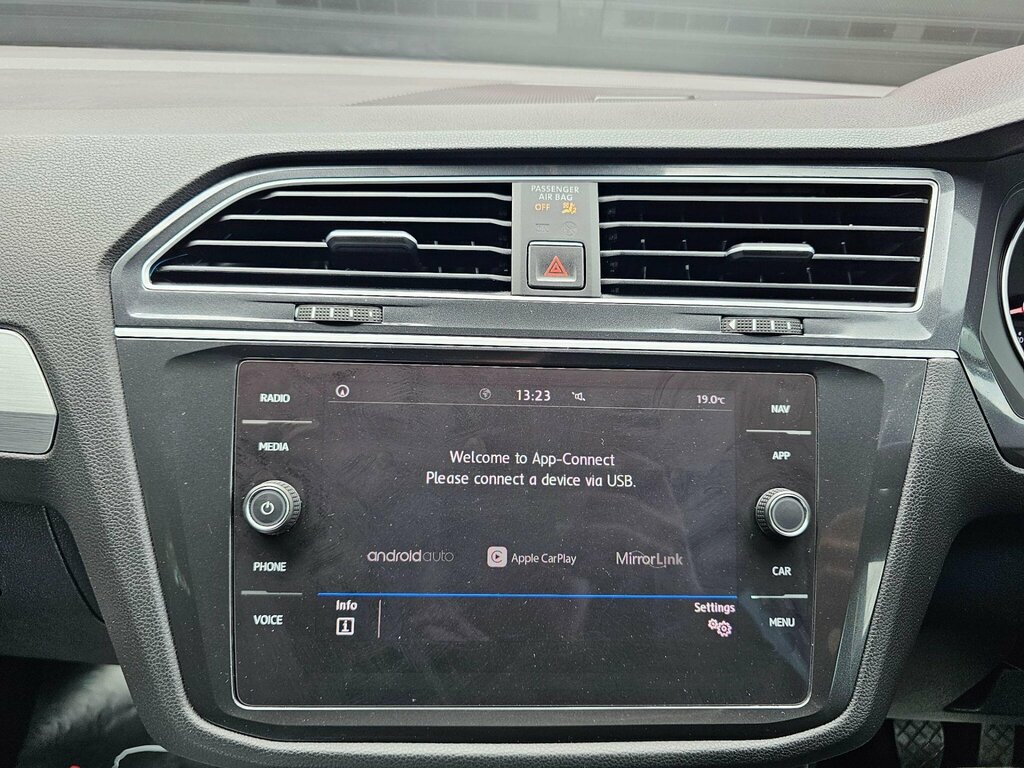 Volkswagen Tiguan Se Navigation Red #11
