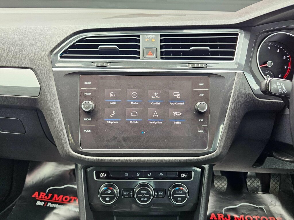 Volkswagen Tiguan Se Navigation Red #45
