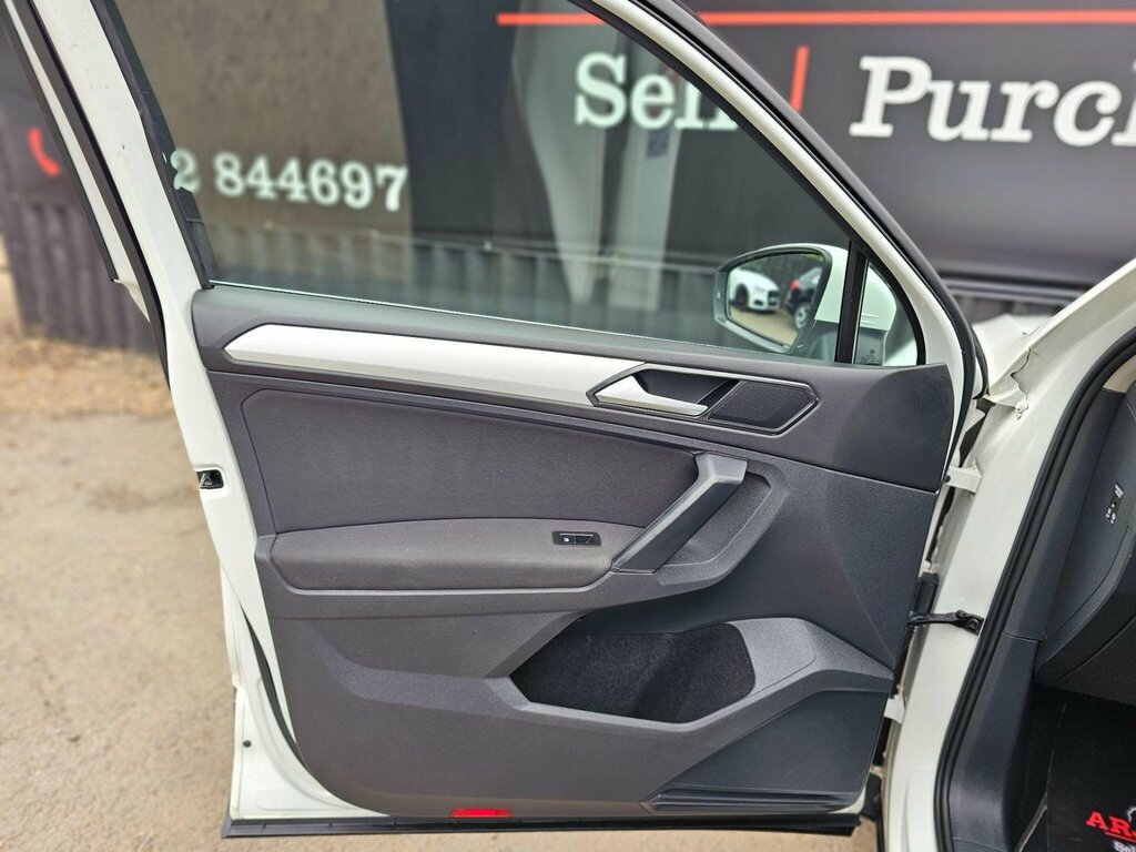 Volkswagen Tiguan Se Navigation Red #42