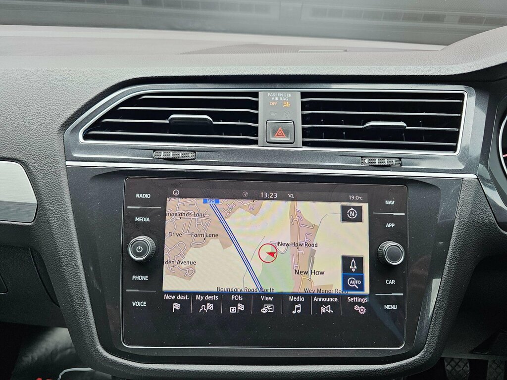 Volkswagen Tiguan Se Navigation Red #17